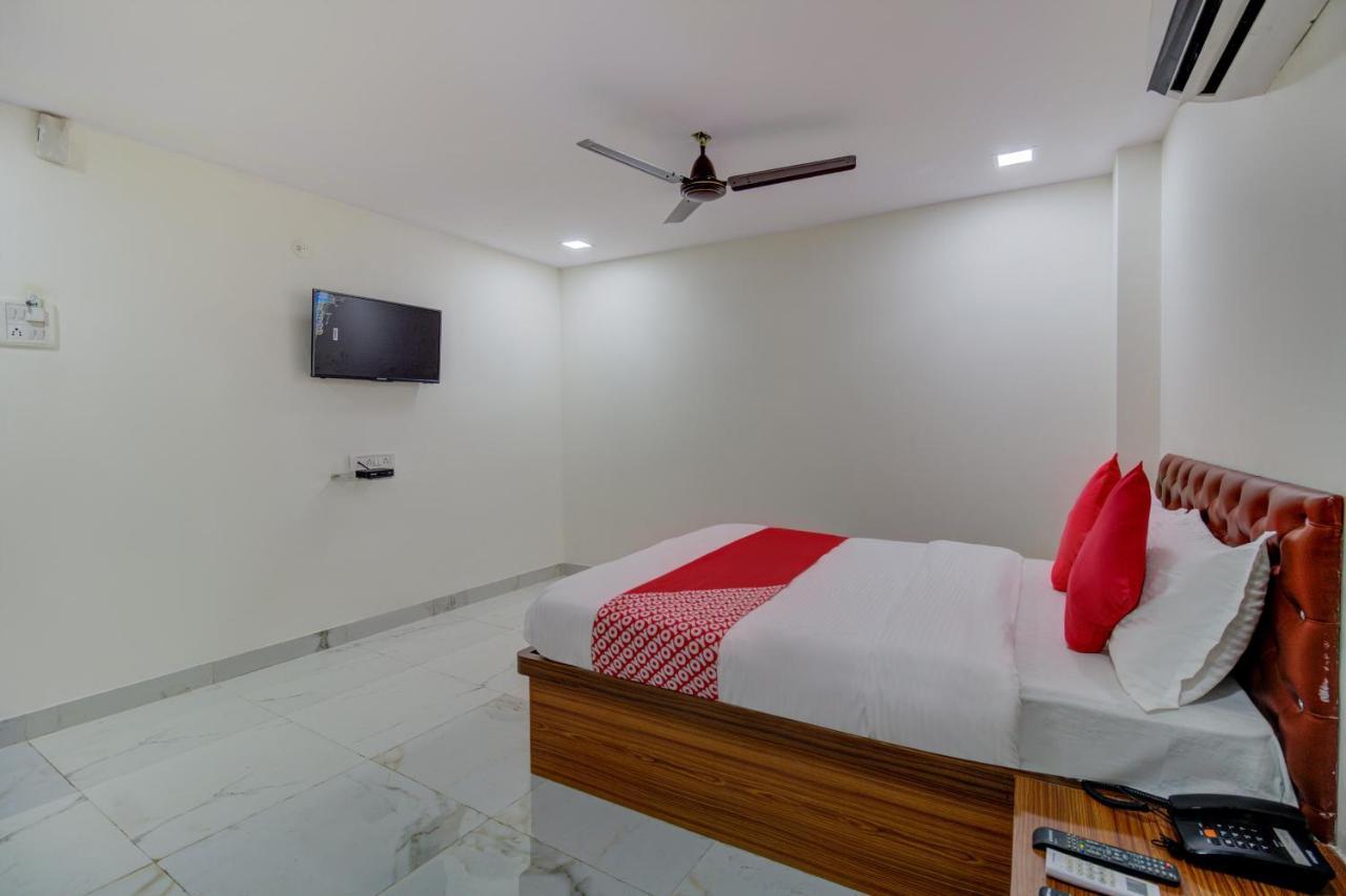 Oyo 67979 Hotel Hollywood Park Sasupada Luaran gambar