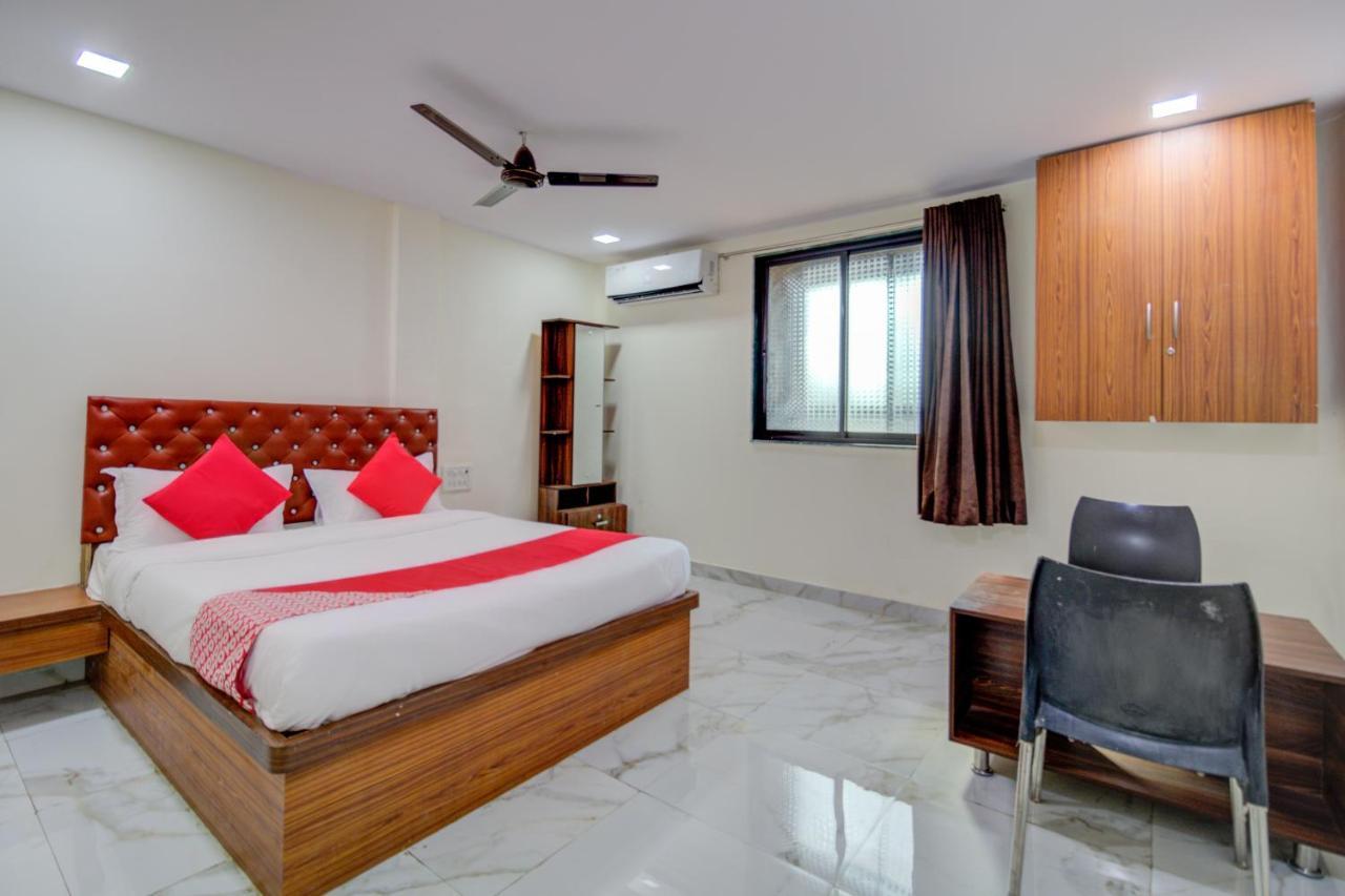 Oyo 67979 Hotel Hollywood Park Sasupada Luaran gambar