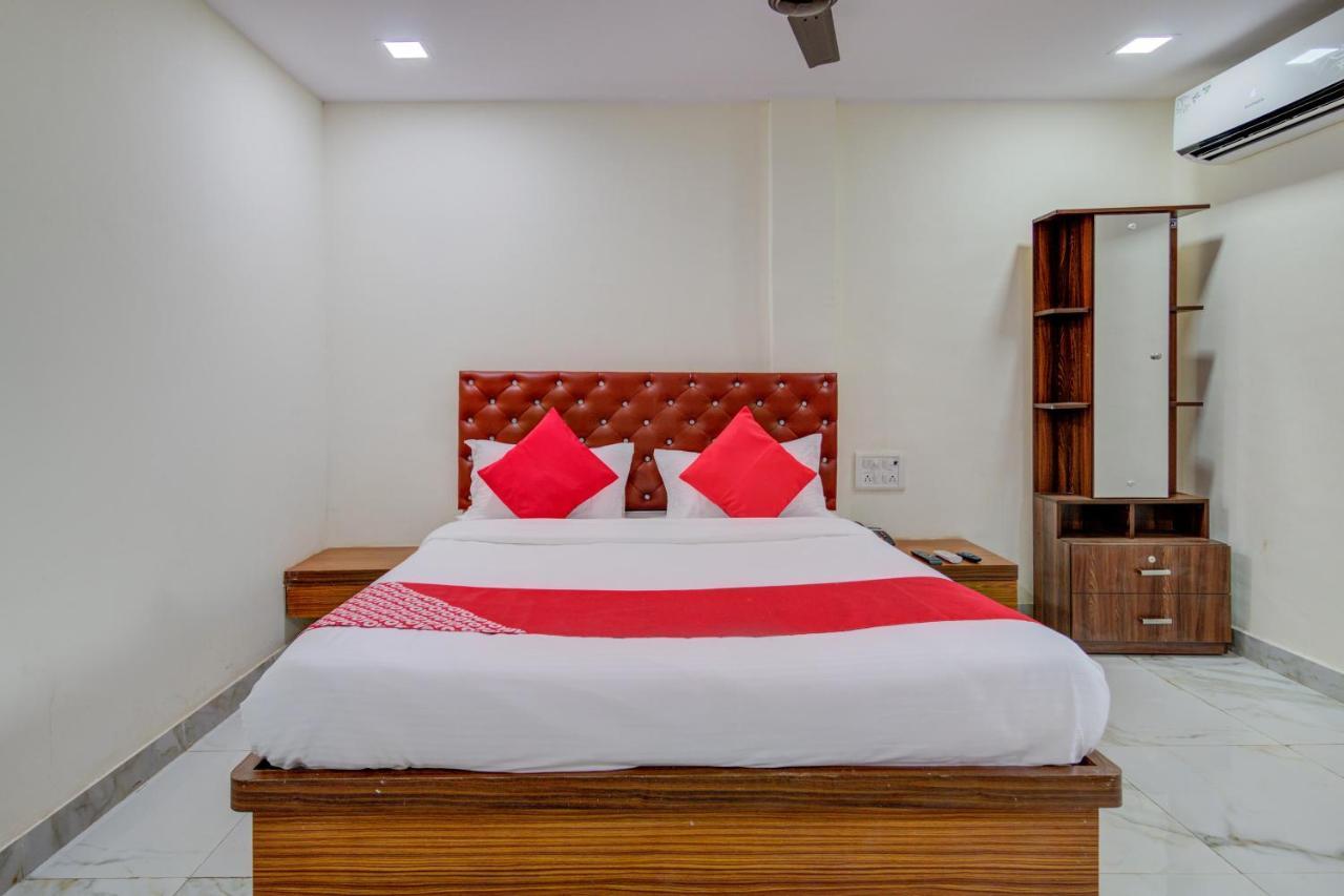 Oyo 67979 Hotel Hollywood Park Sasupada Luaran gambar
