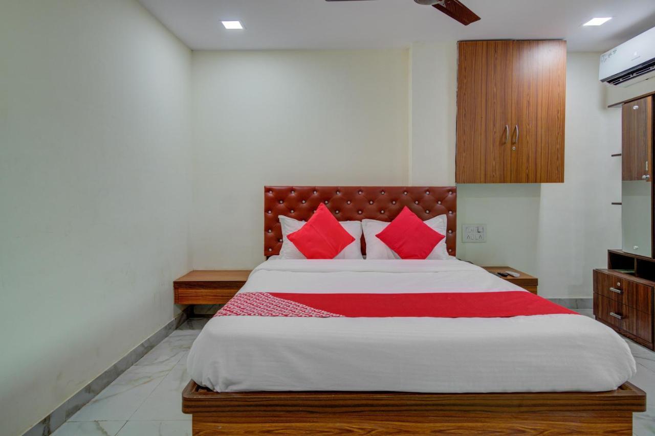 Oyo 67979 Hotel Hollywood Park Sasupada Luaran gambar