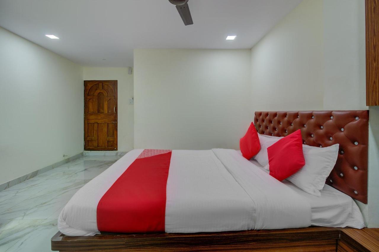 Oyo 67979 Hotel Hollywood Park Sasupada Luaran gambar