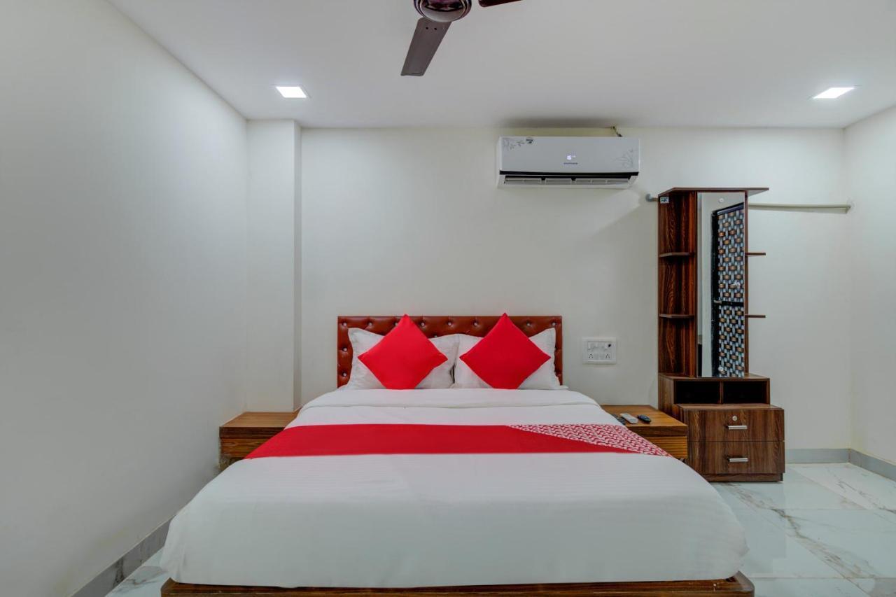 Oyo 67979 Hotel Hollywood Park Sasupada Luaran gambar