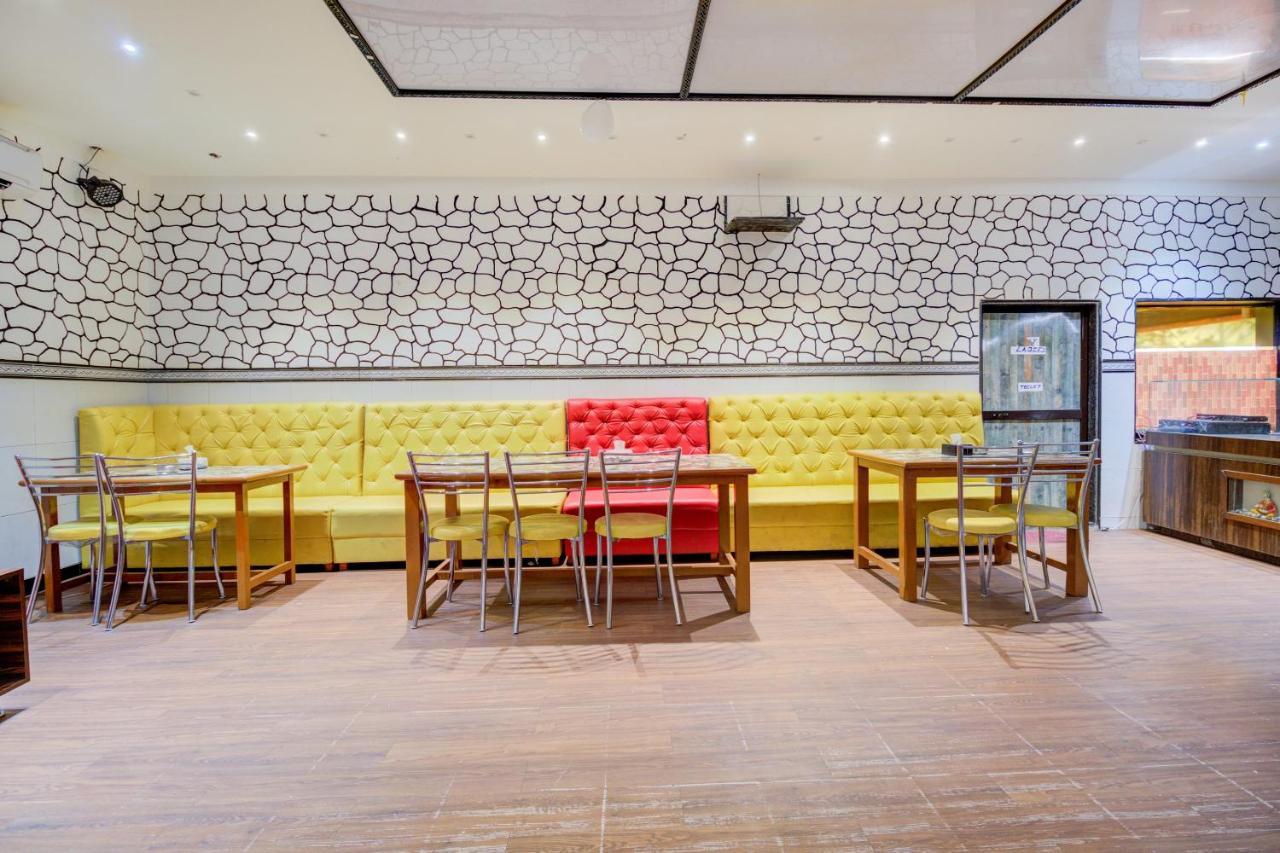 Oyo 67979 Hotel Hollywood Park Sasupada Luaran gambar